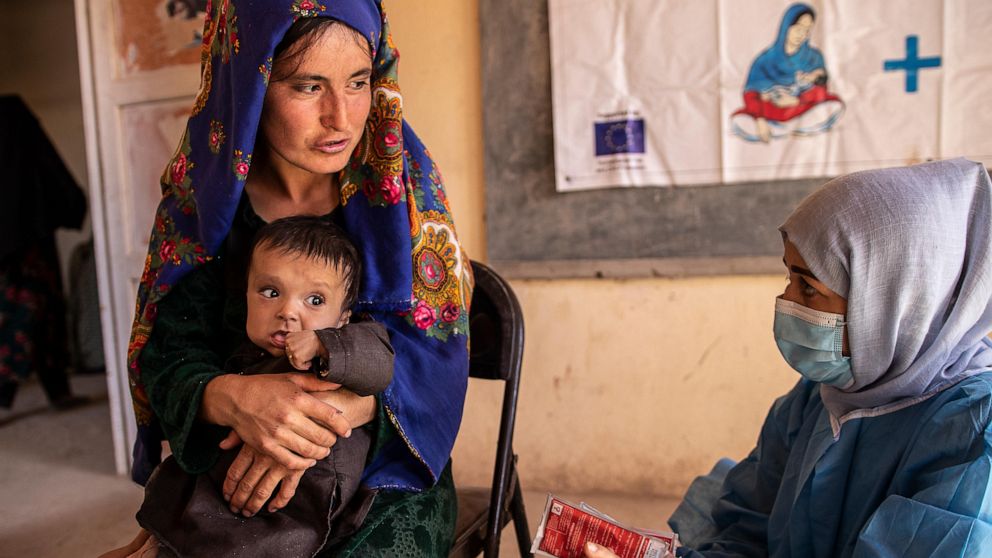 Taliban áp đặt nhiệt quy định gắt gao đối với phụ nữ và trẻ em gái.