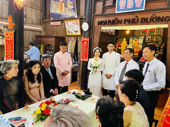 Lễ cưới của Thành Duy và Tú Hảo tổ chức ở nhà thờ họ tộc, với các nghi thức truyền thống