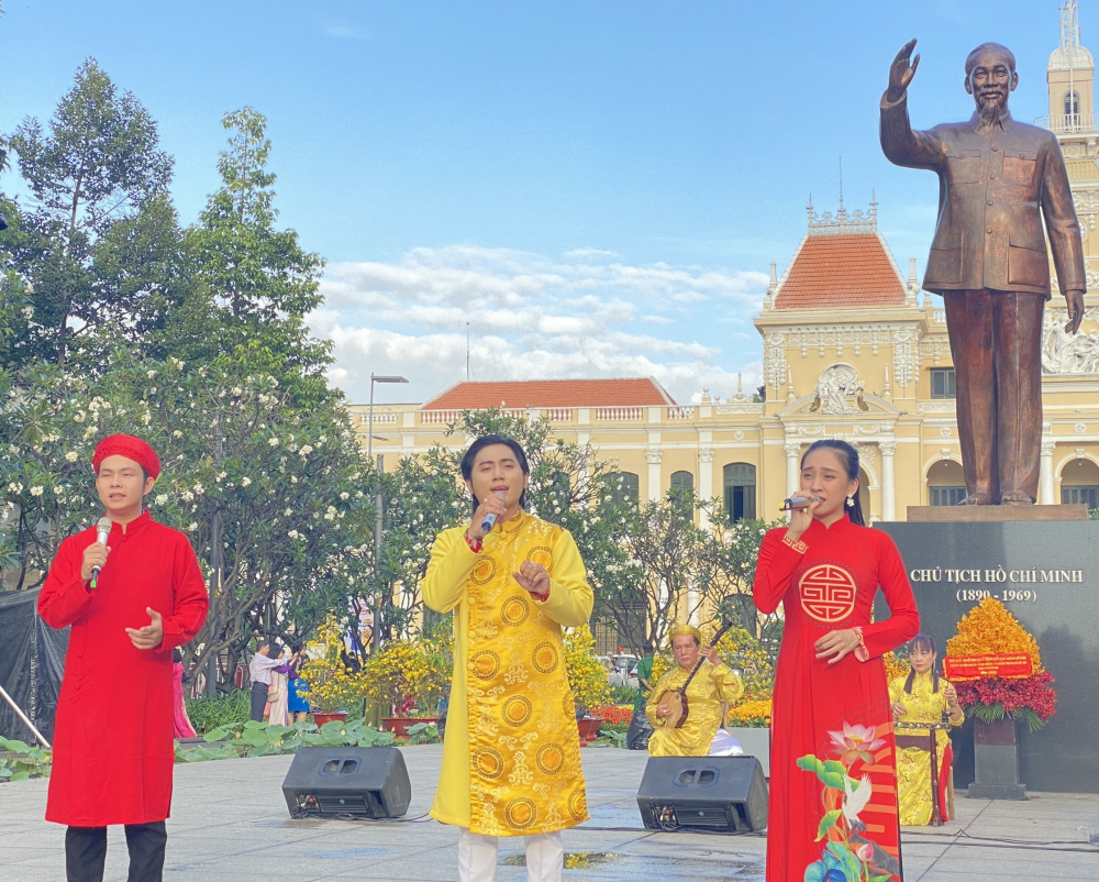 Nhiều gương mặt trẻ tham gia biểu diễn trong chương trình.