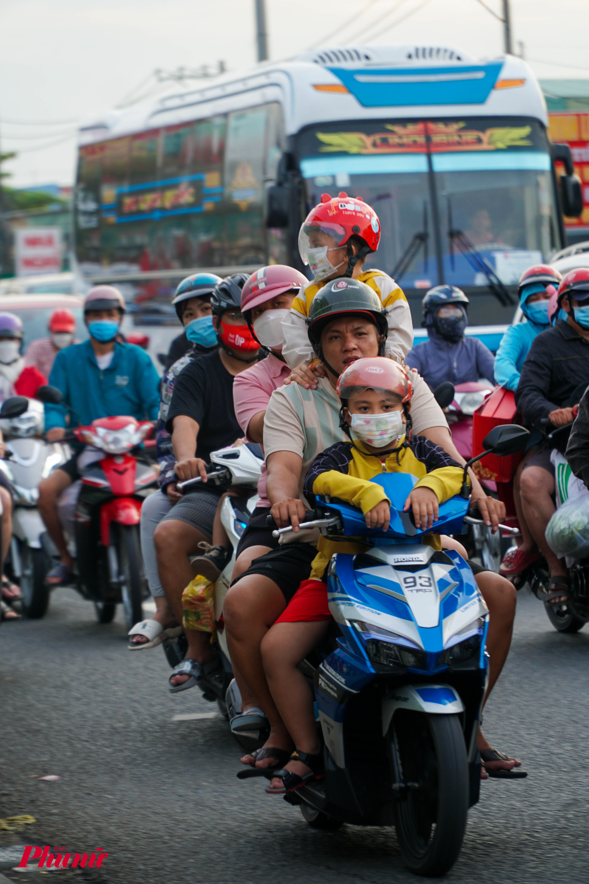 Đại gia đình cùng trở lại TPHCM