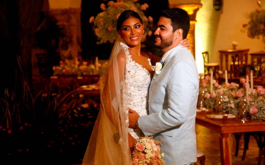 Valeria Ayos cùng chồng trong hôn lễ vào tối 28/1, tại Colombia