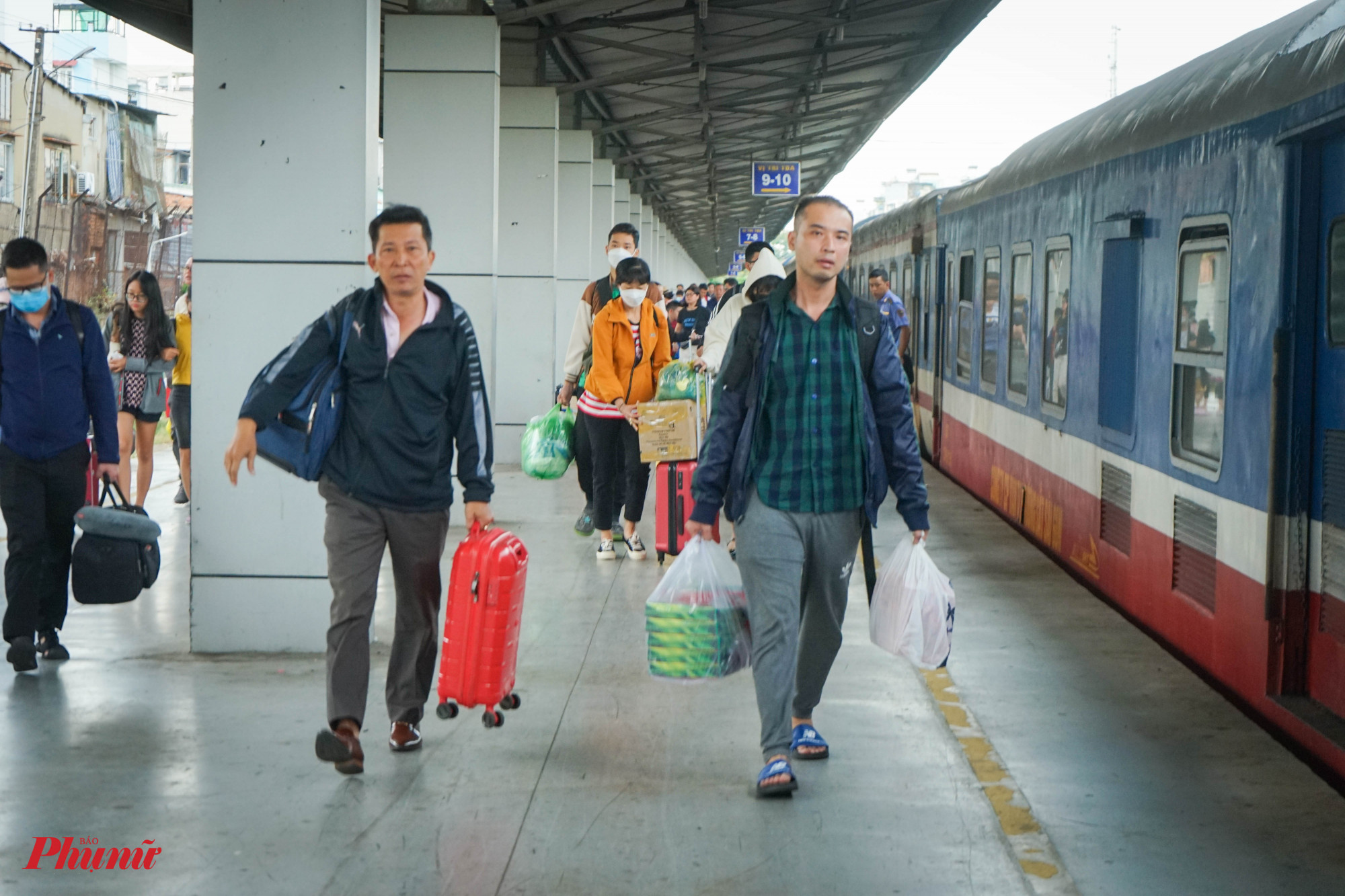Đây là những chuyến tàu cuối trong ngày  từ các tỉnh phía Bắc về ga Sài Gòn