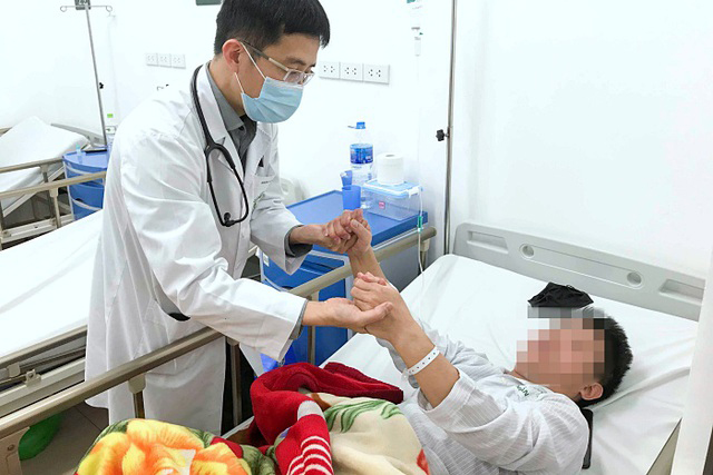 Cấp cứu bệnh nhân đột quỵ tại Bệnh viện Bạch Mai