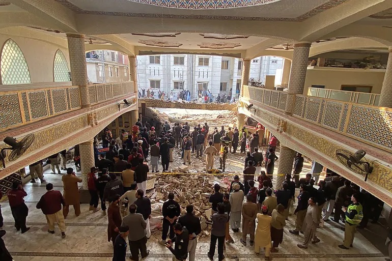 Khung cảnh bên trong nhà thờ Hồi giáo sau vụ nổ