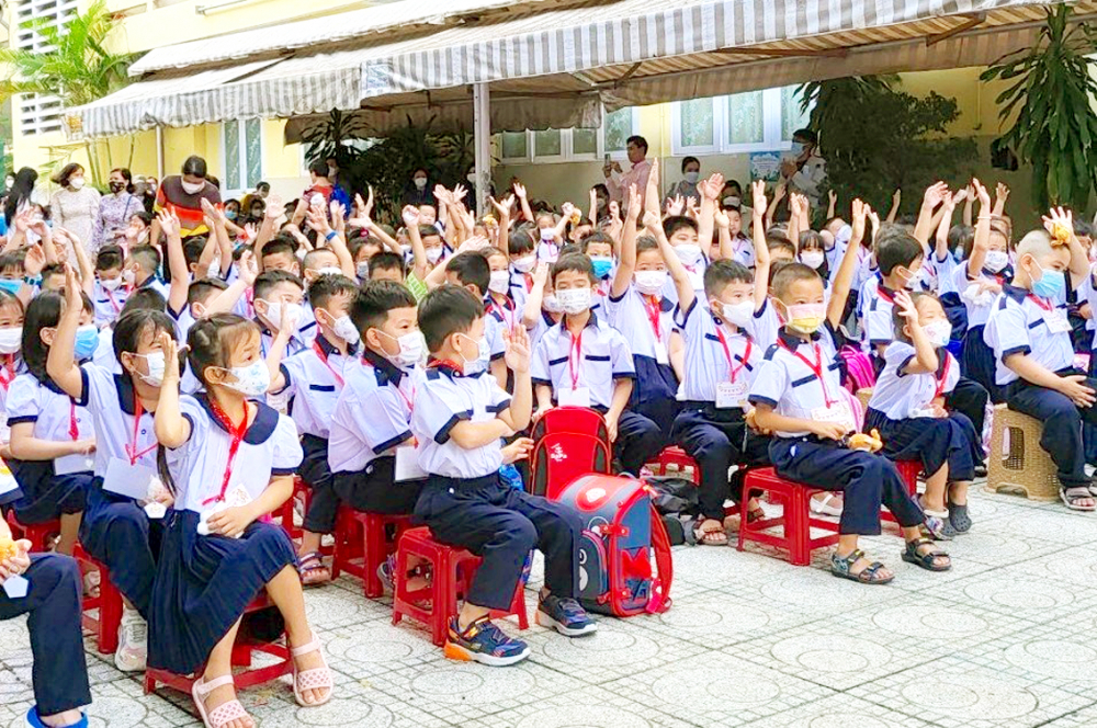 Học sinh lớp Một Trường tiểu học Nguyễn Bỉnh Khiêm (quận 1) nhập học năm học 2022-2023 - ẢNH: P.T.
