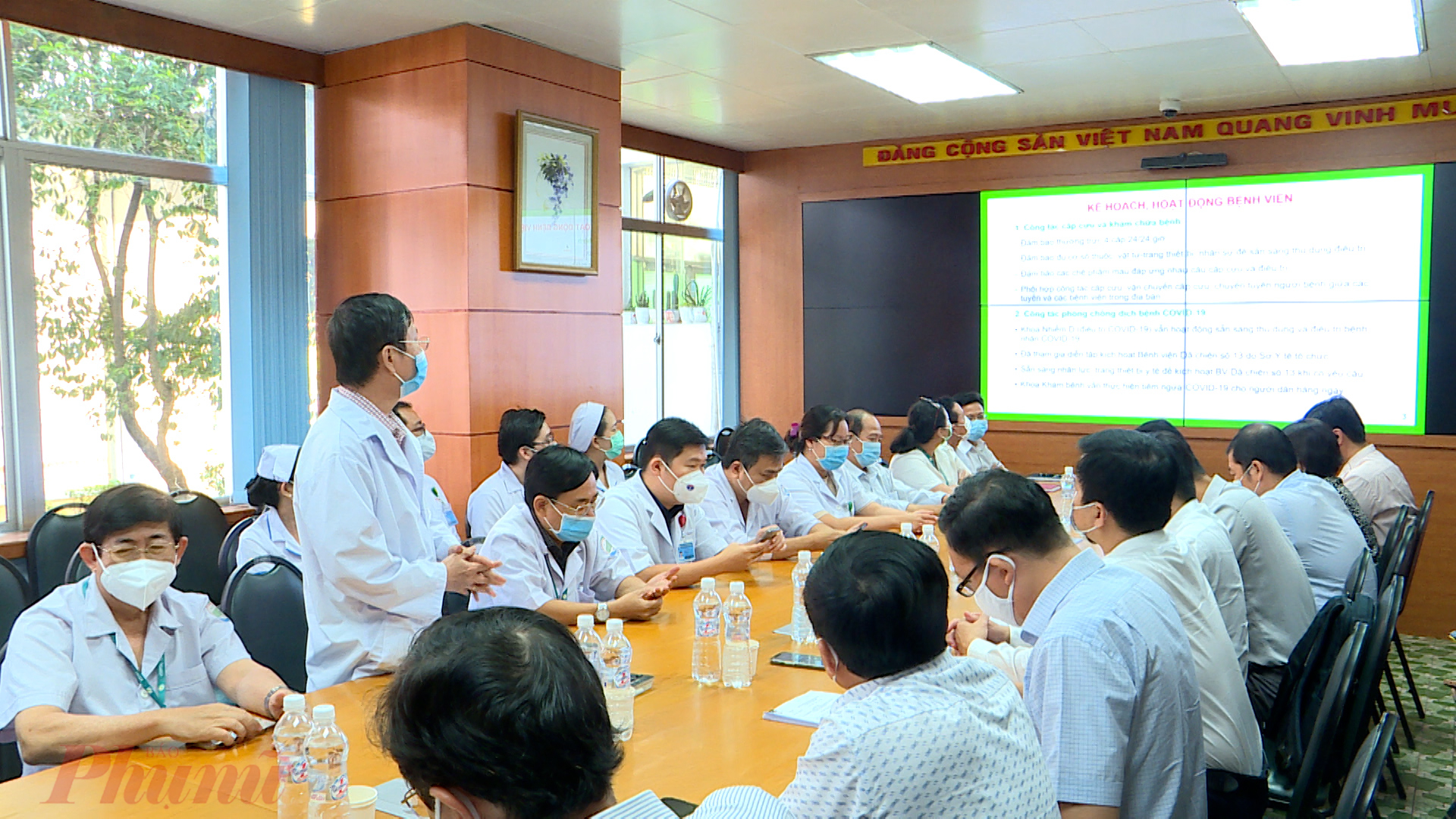 Bệnh viện Bệnh nhiệt đới TPHCM báo cáo công tác điều trị trong buổi giám sát