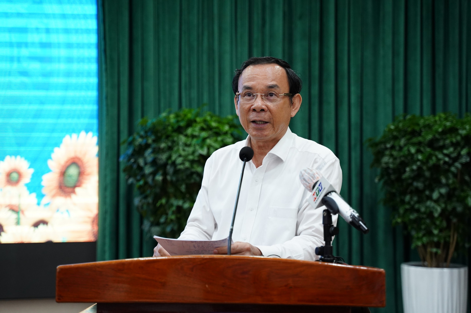 Bí thư Thành ủy TPHCM Nguyễn Văn Nên phát biểu tại hội nghị