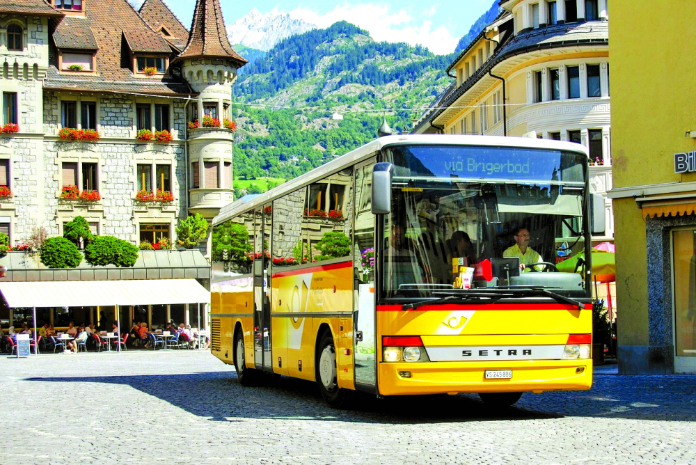Xe buýt là phương tiện giao thông công cộng giá rẻ dành cho du khách - ẢNH: THE TRUSTED TRAVELLER