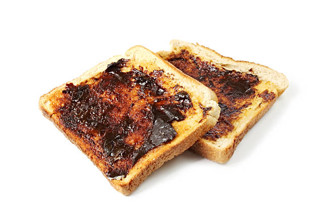 Đối với một số người, không có miếng bánh mì nướng nào mà Marmite không thể cải thiện hương vị nhưng với rất nhiều người, mùi đặc trưng của loại sốt lên men này rất khó chịu. Loại sốt này gây chia rẽ cho người dùng đến mức, thương hiệu này đã có các chiến dịch tiếp thị dựa trên mệnh đề yêu hay ghét nó.