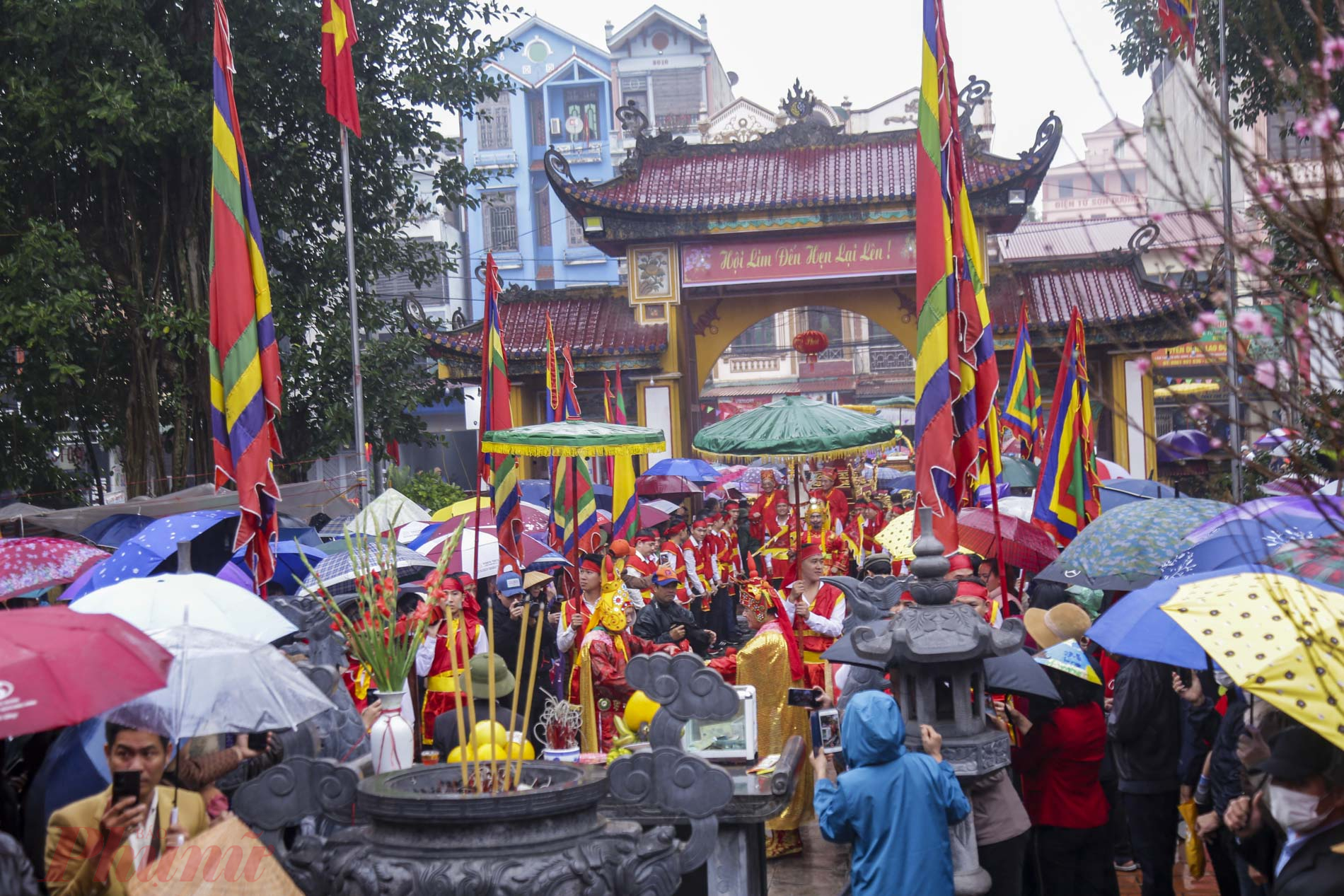 Sau màn rước, nghi thức Tế Lễ được thực hiện tại đền Lộ Bao