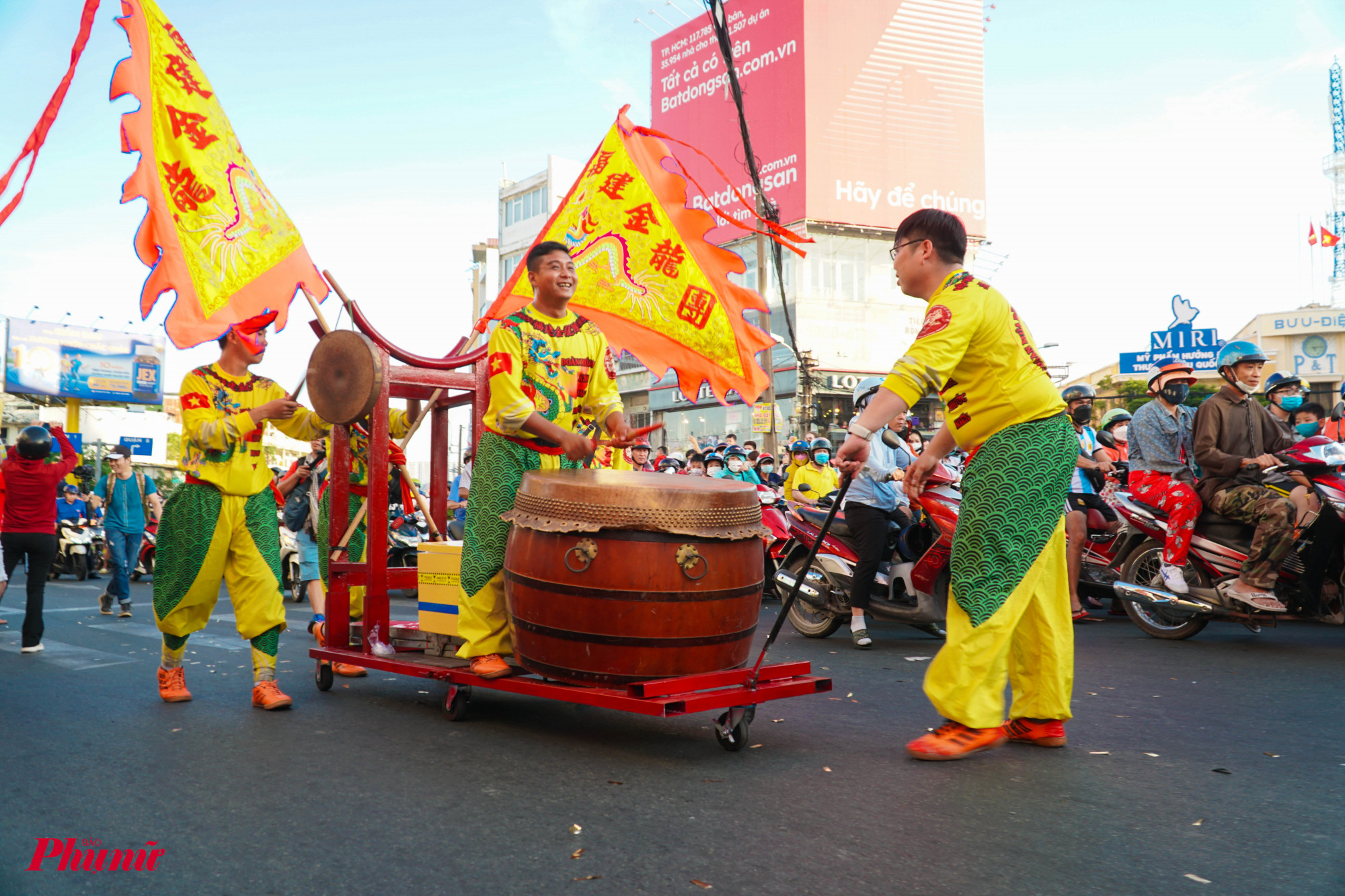 Đoàn diễu hành xuất phát tại Nhị Phủ Miếu (264 Hải Thượng Lãn Ông, Phường 14, Quận 5) sau đó lần lượt đi qua các đường như Châu Văn Liêm, Lão Tử, Lương Nhữ Học, Nguyễn Trãi, Trần Xuân Hòa và kết thúc tại Trung tâm Văn hóa Quận 5.