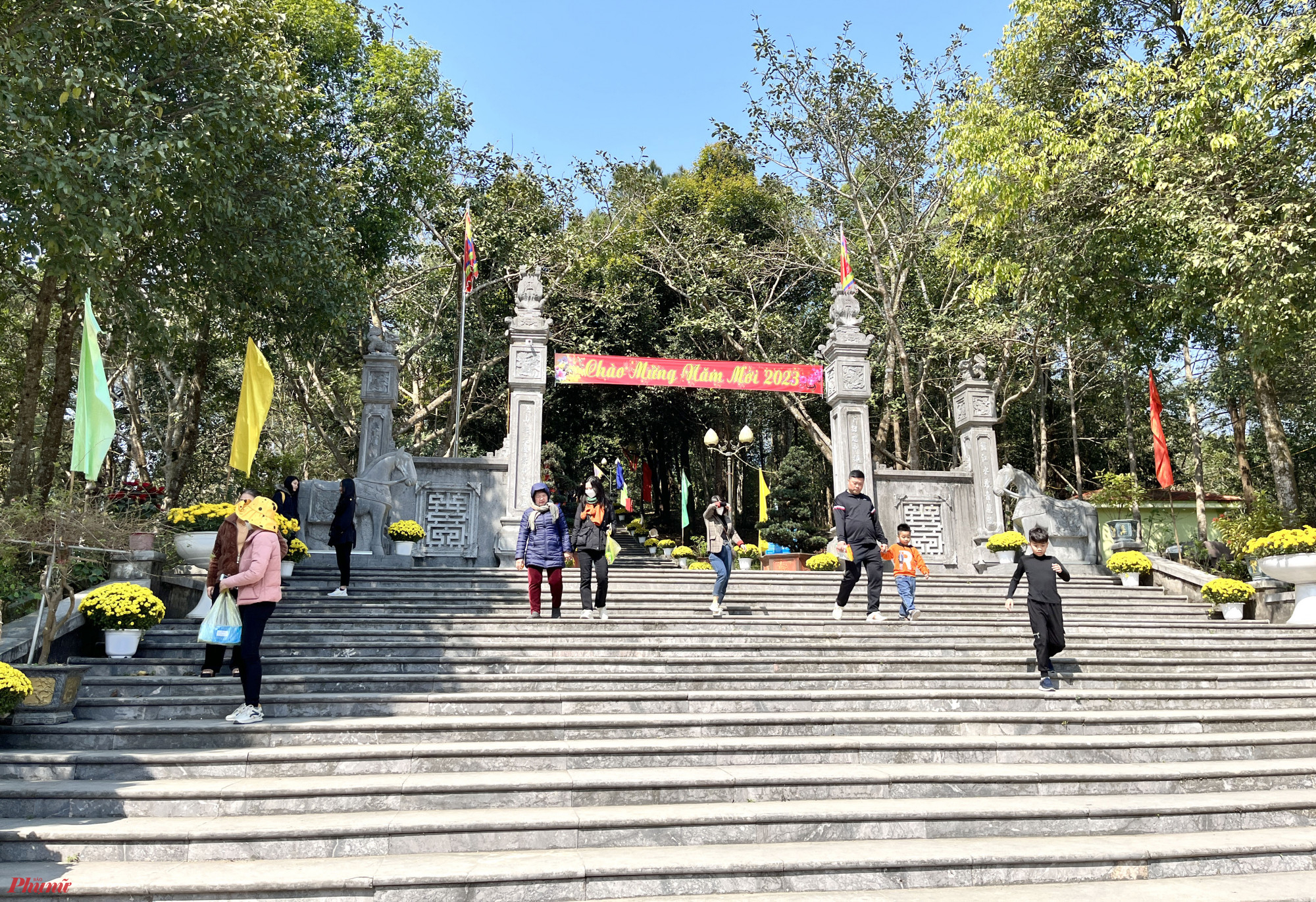 Đền thờ Hoàng đế Quang Trung tọa lạc ở núi Dũng Quyết (TP Vinh, Nghệ An) lâu nay vẫn luôn là một địa điểm yêu thích của nhiều du khách khi ghé thăm thành Vinh. 