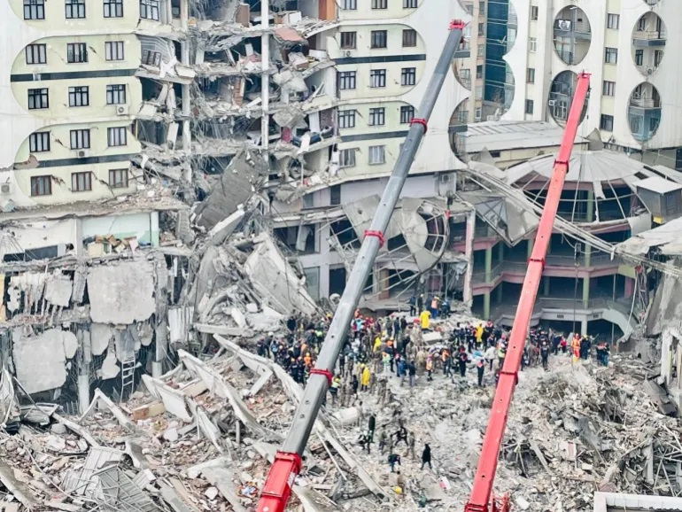 Quang cảnh Trung tâm thương mại Galleria bị sập ở Diyarbakir, Thổ Nhĩ Kỳ