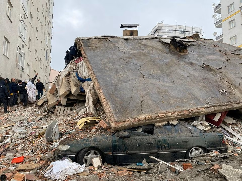 Những đống đổ nát sau trận động đất ở Diyarbakir, Thổ Nhĩ Kỳ có thể đang vùi lấp nhiều nạn nhân và người sống sót