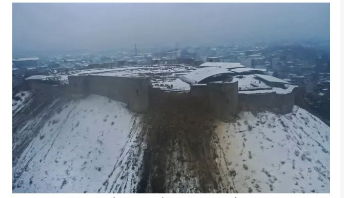 Một cái nhìn từ trên không của lâu đài lịch sử Gaziantep bị hư hại