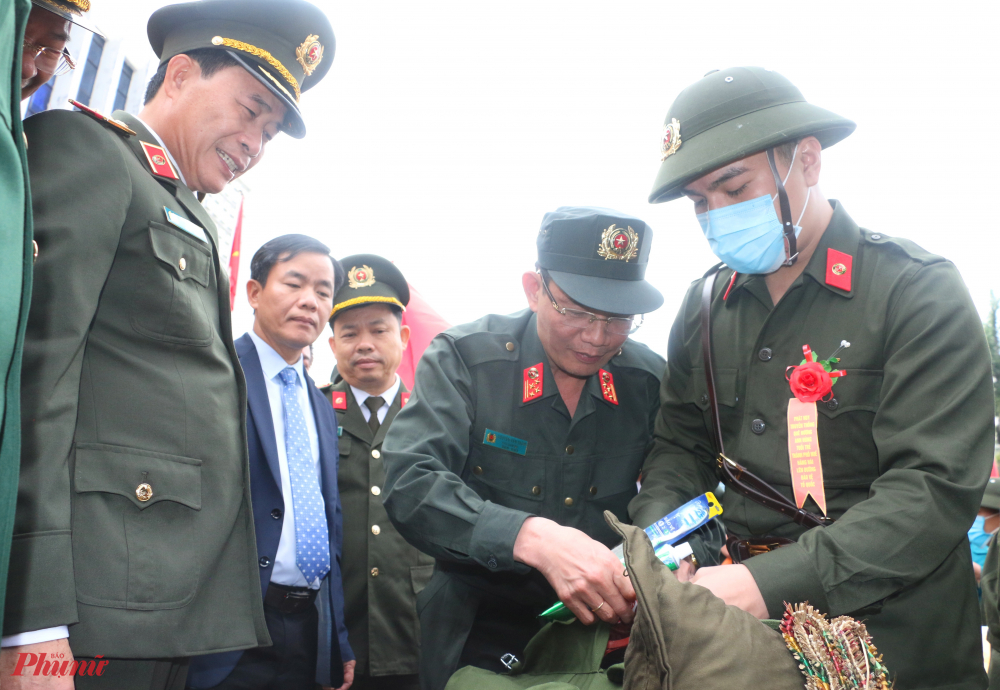 Trung tướng Lê Quốc Hùng, Thứ trưởng Bộ công an đến thăm hỏi động viên các tân binh