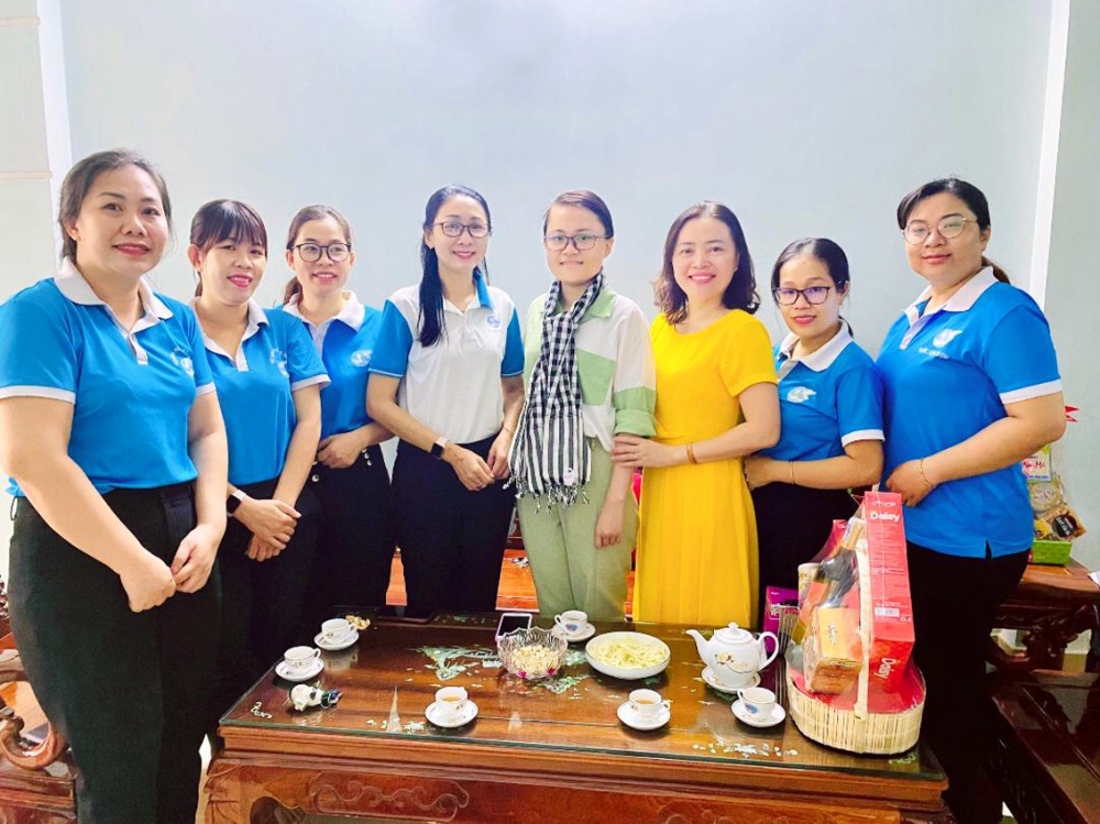 Hội LHPN quận Tân Bình thăm hỏi và động viên Nguyễn Phan Quỳnh Châu trước ngày em lên đường nhập ngũ
