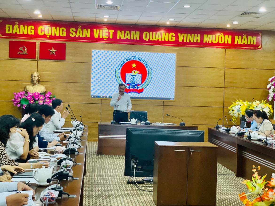 Phó giám đốc Sở GD-ĐT TPHCM Lê Hoài Nam cho rằng quan trọng nhất thu hút, giữ chân giáo viên tiểu học là hỗ trợ về tài chính