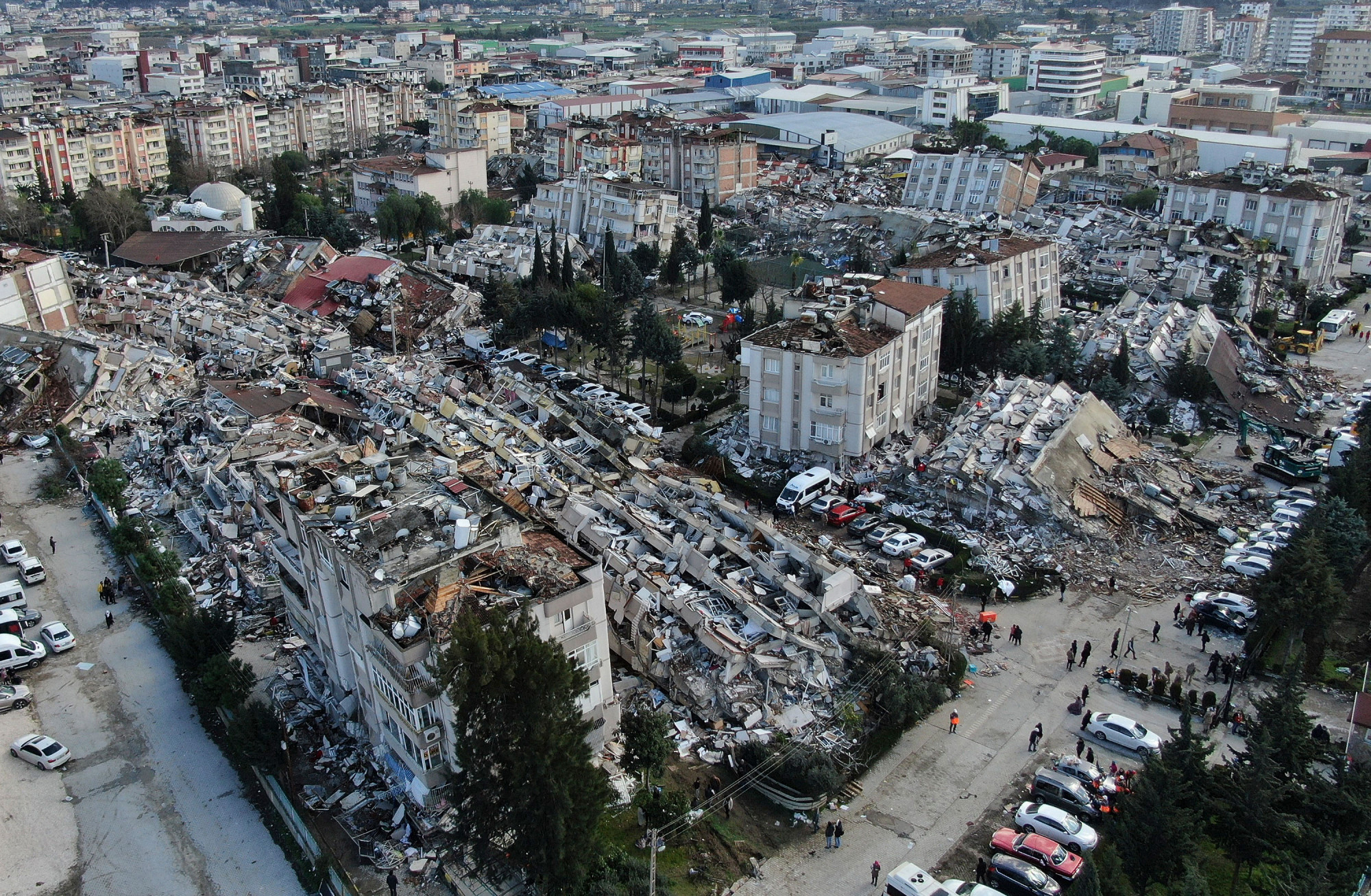 Khung cảnh 1 thanh phố ở Thổ Nhĩ Kỳ tan hoang sau động đất.