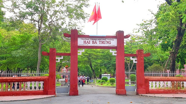 Trường THPT Hai Bài Trưng từng được biết đến với tên gọi là Trường nữ sinh Đồng Khánh nổi tiếng xứ Huế