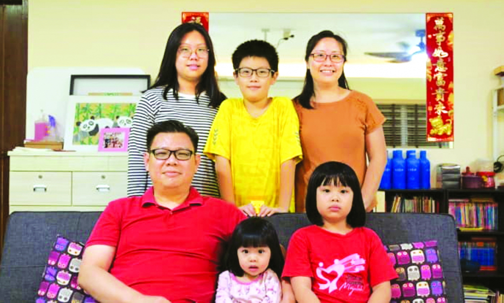 Bà Evelyn Loh cùng 4 người con của mình thực hiện 3-4 cuộc giải cứu thực phẩm mỗi tuần ẢNH: CAN/MARCUS MARK RAMOS