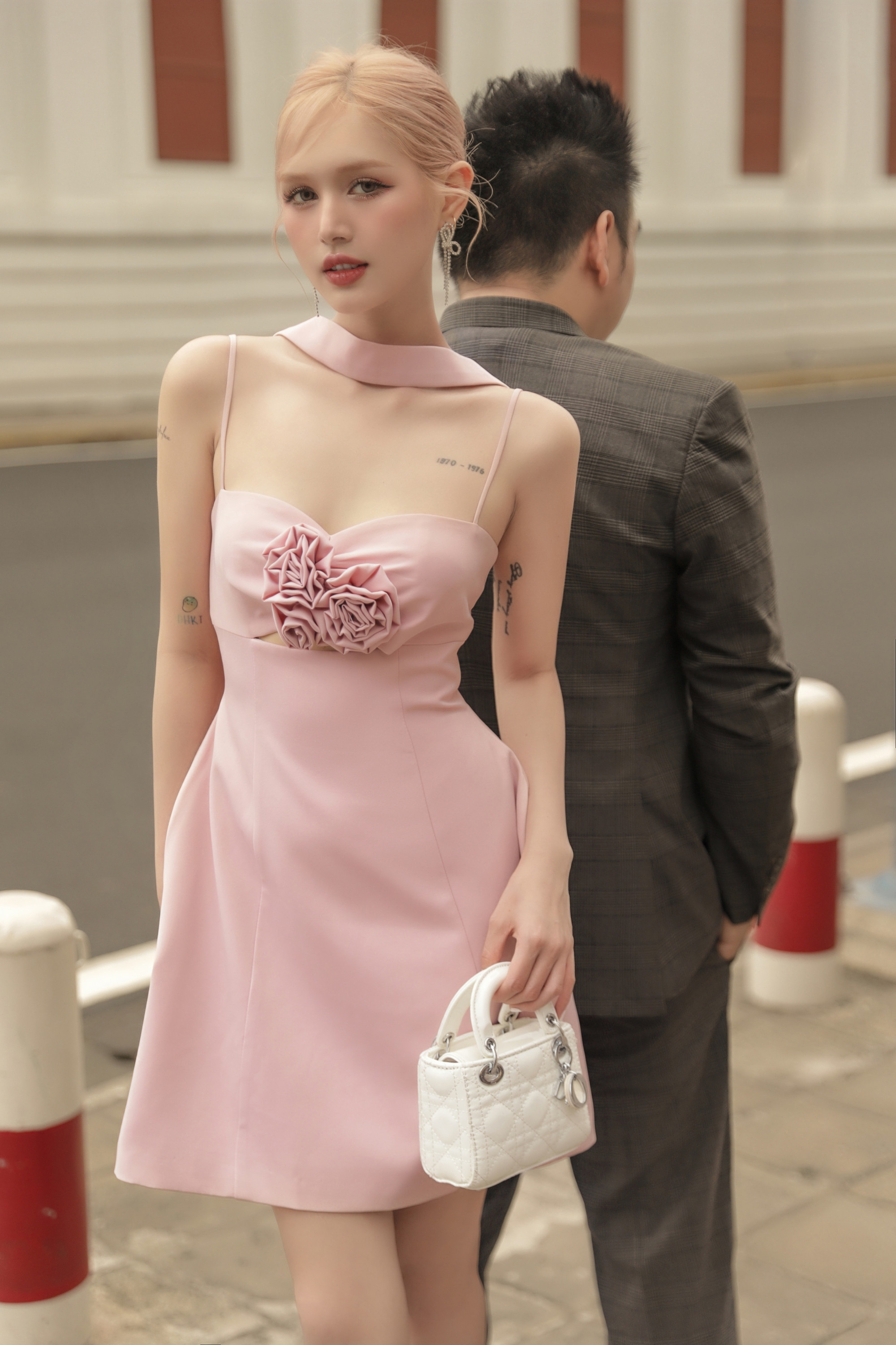 Nhân mùa Valentine 2023, hai vợ chồng Xoài Non gợi ý một số trang phục để ngày hẹn hò thêm phần ngọt ngào. 