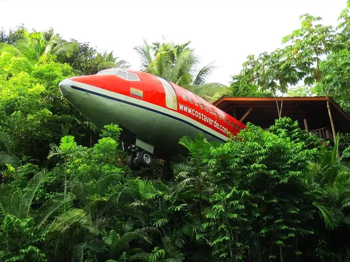 Đối với những người đang tìm kiếm một kỳ nghỉ trong rừng, Hotel Costa Verde ở Quepos, Costa Rica, có thể là địa điểm hoàn hảo. máy bay nhà khách sạn costa rica thân máy bay 727 10 Phép lịch sự của khách sạn Costa Verde Với 260 đô la một đêm, bạn có thể ở trong căn hộ khách sạn biến thành máy bay Boeing 727 này nằm ở độ cao 50 feet ở Costa Rica