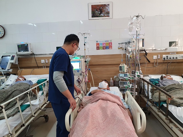 Một nam bệnh nhân ngộ độc methanol điều trị tại bệnh viện Bạch Mai