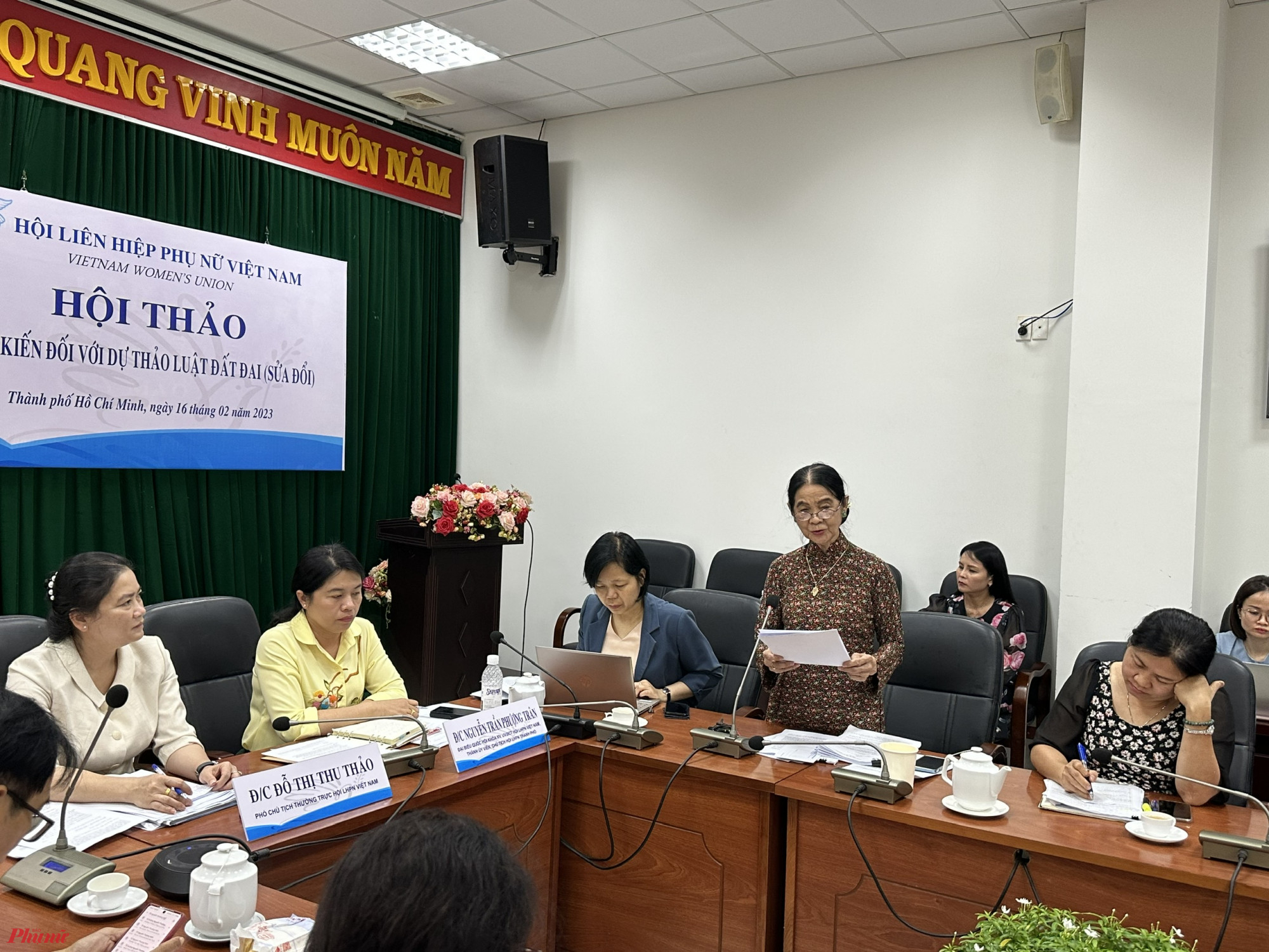 Luật sư Trương Thị Hòa - Đoàn Luật sư TPHCM góp ý tại hội nghị