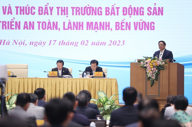 Thủ tướng phát biểu khai mạc hội nghị tháo gỡ, thúc đẩy thị trường bất động sản, ngày 17/2. Ảnh: VGP