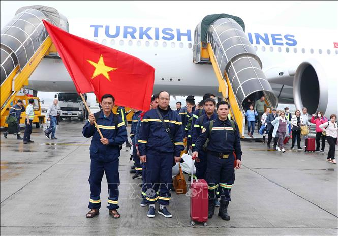 Đoàn công tác tìm kiếm cứu nạn và cứu hộ Bộ Công an hoàn thành nhiệm vụ trở về từ Thổ Nhĩ Kỳ đến sân bay quốc tế Nội Bài. 