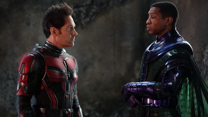 Ác nhân Trong Người kiến 3 nhân vật Kang do Jonathan Majors (phải) đóng là phản diện mới nhất của vũ trụ Marvel
