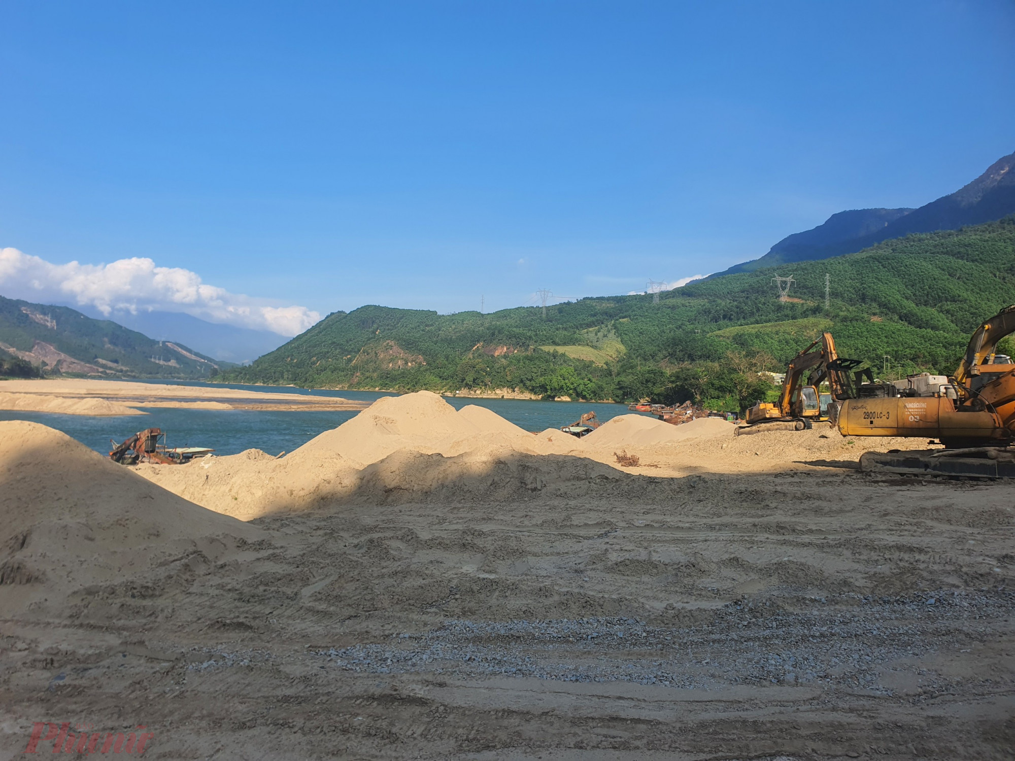 Các mỏ cát trên sông Thu Bồn đang dừng hoạt động gây ra tình trạng khan hiếm