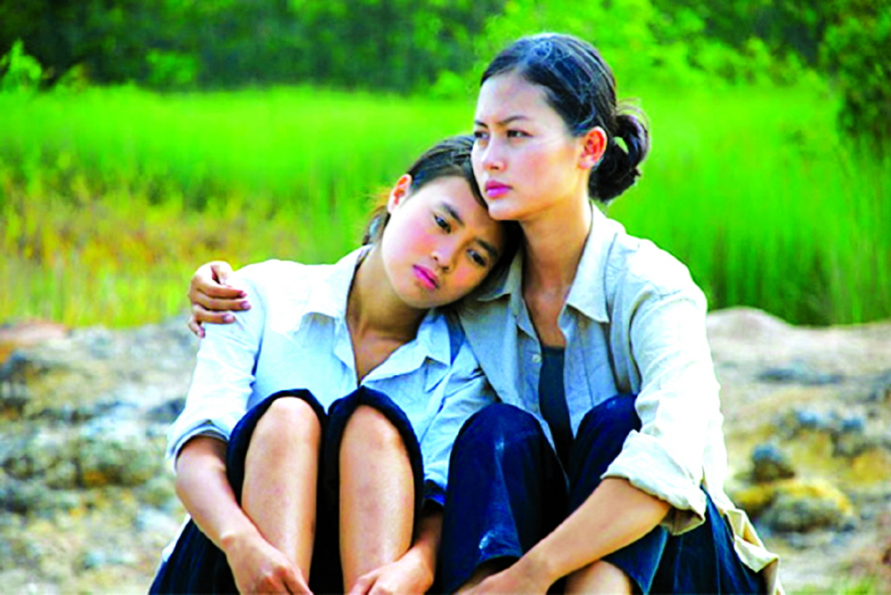 Lan Ngọc (trái) và Đỗ Hải Yến trong Cánh đồng bất tận - vai diễn đưa cô đến với phim ảnh