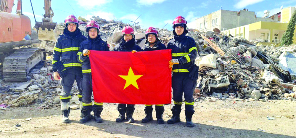 Chiến sĩ PC07 tham gia công tác cứu nạn tại Thổ Nhĩ Kỳ