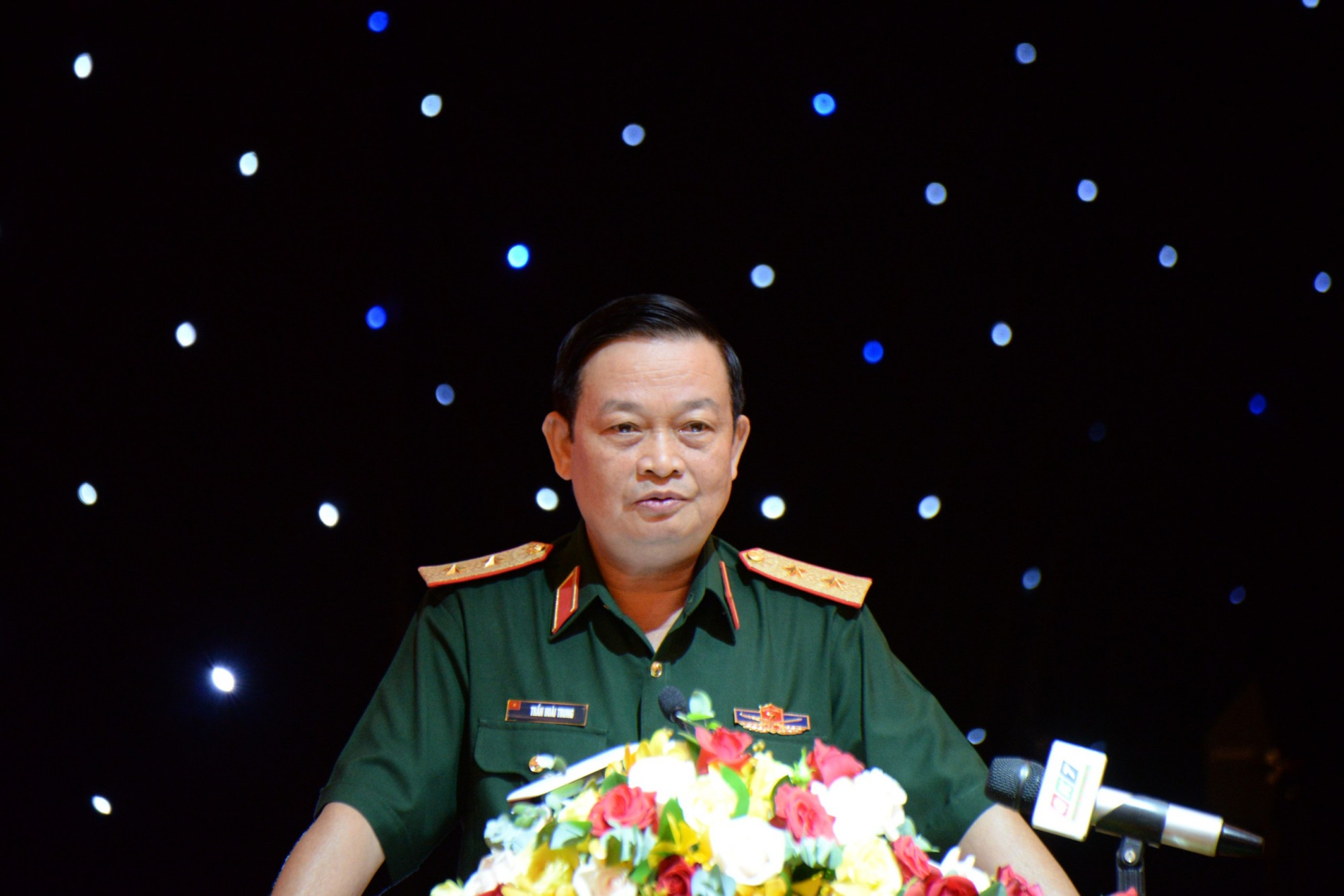 Chính ủy Quân khu 7 Trần Hoài Trun tại cuộc gặp mặt sáng 23/2