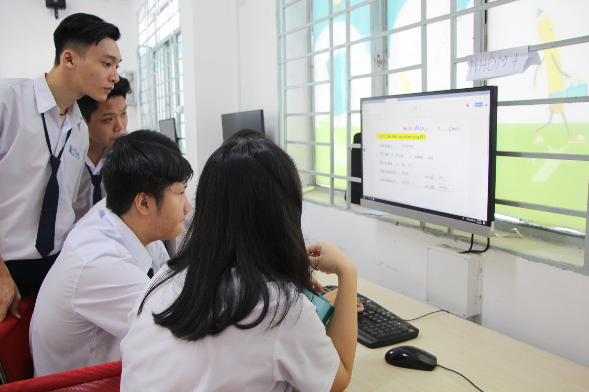 Nhiều trường tại TPHCM đang gặp khó khăn về triển khai tài khoản dạy học trực tuyến khi chuyển đổi số