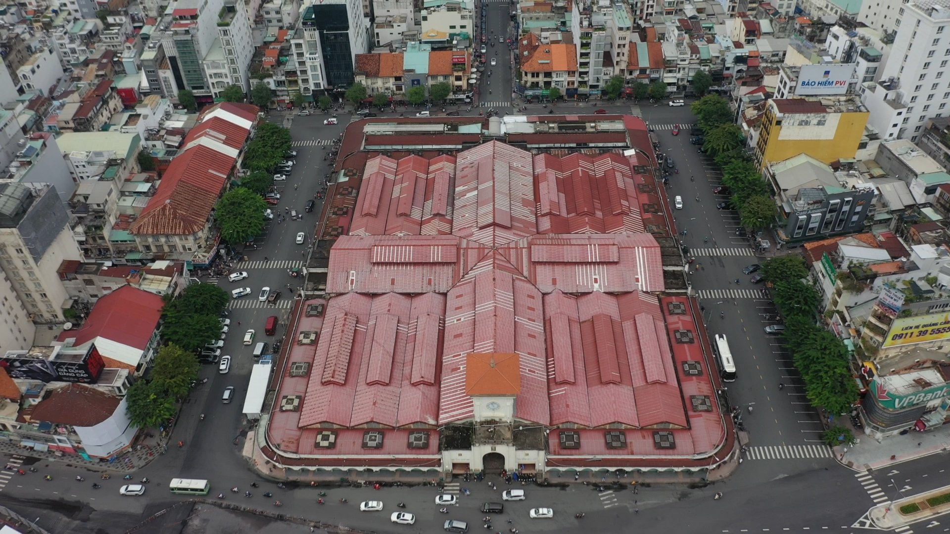 Theo dự kiến, sau khi hoàn thành chỉnh trang trước chợ Bến Thành, tượng Trần Nguyên Hãn sẽ được dựng lại với kích thước lớn hơn (ảnh: Nguyễn Quang)