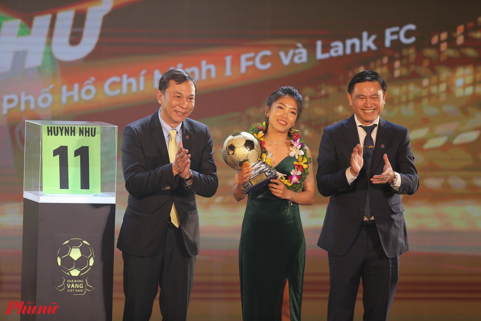 Huỳnh Như nhận được Quả bóng vàng thứ 5 trong sự nghiệp thi đấu