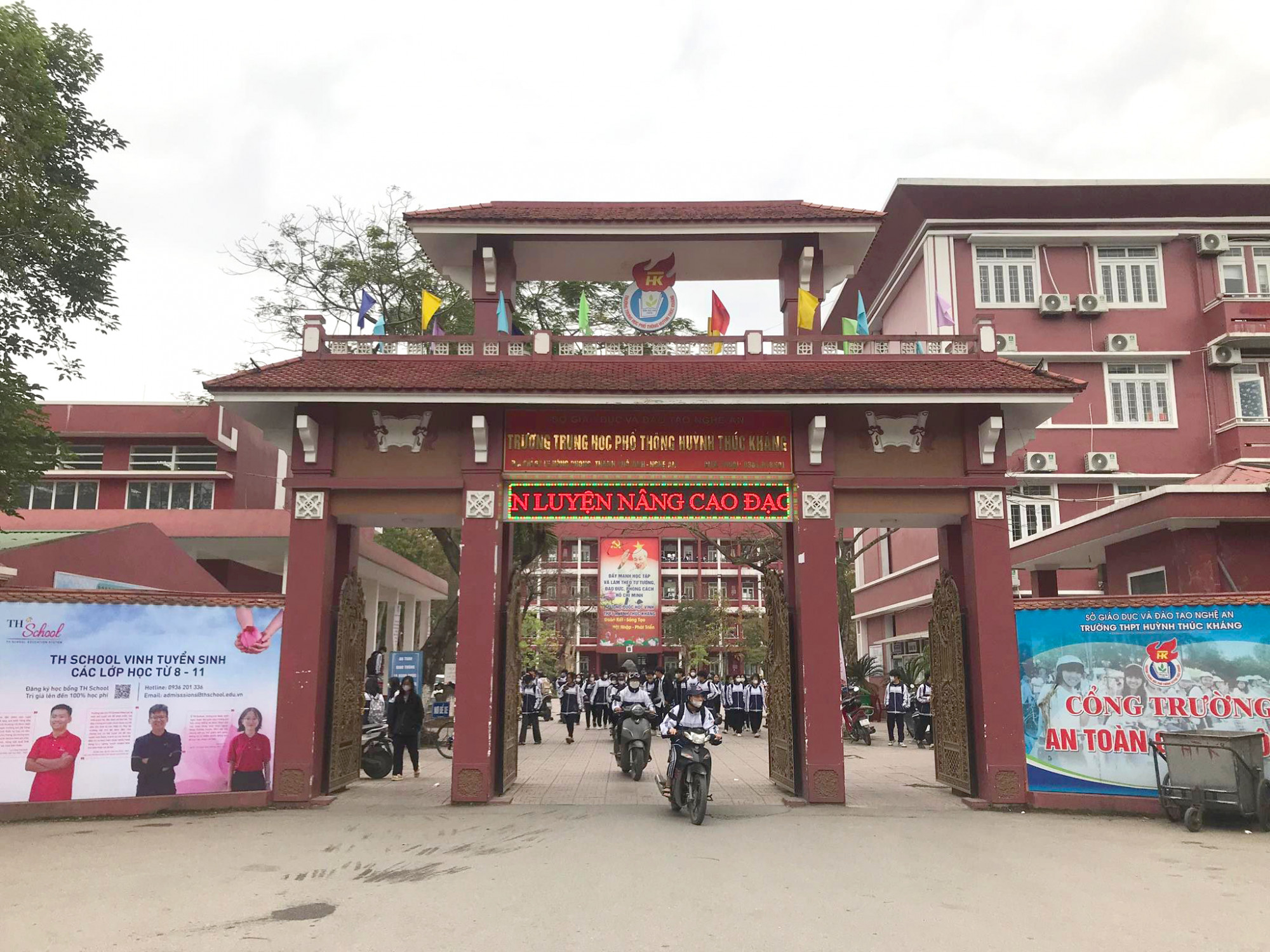 Trường THPT Huỳnh Thúc Kháng - nơi xảy ra sự việc - Ảnh: Phan Ngọc