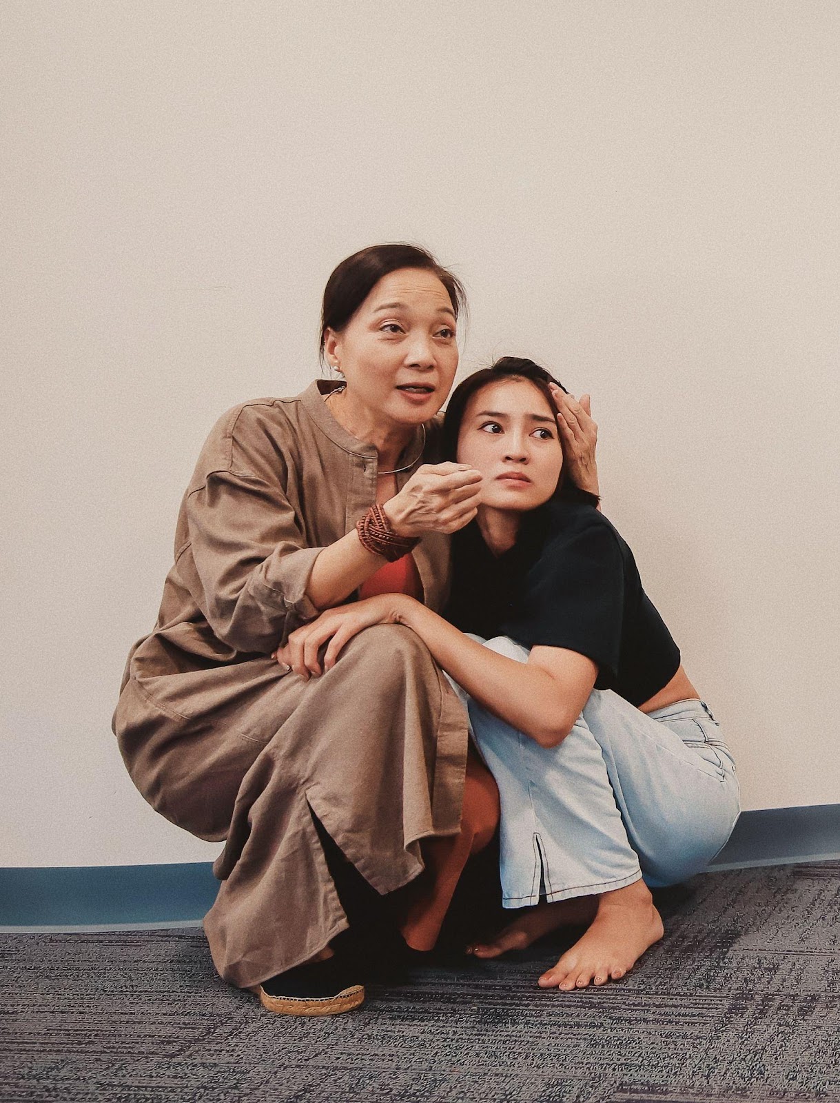 NSND Lê Khanh dạy diễn xuất cho Lan Ngọc khi tham gia phim điện ảnh Cô gái từ quá khứ