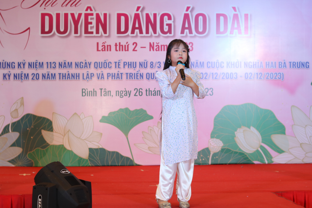 Đây là năm đầu tiên quận Bình Tân mở bảng riêng dành cho các em nhỏ trong hội thi Duyên dáng áo dài.
