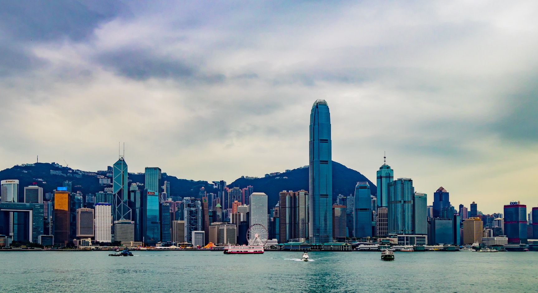 Đảo Hồng Kông nhìn từ phía bán đảo Cửu Long