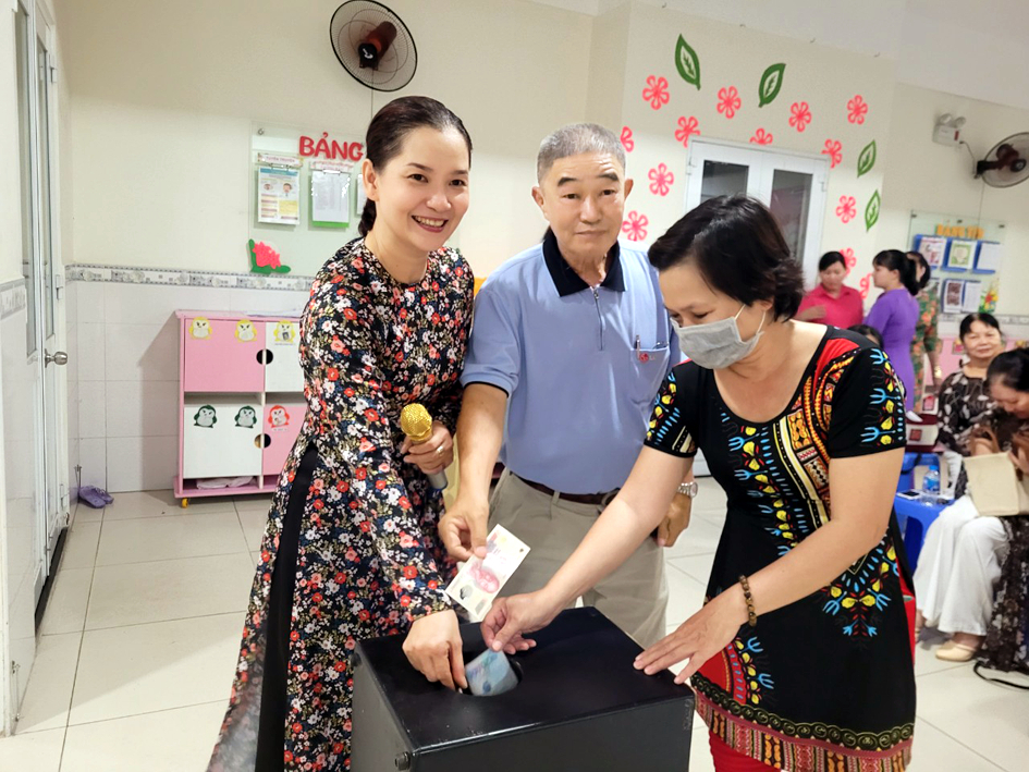 Chị Phùng Ngọc Phượng kêu gọi các hội viên chung tay hỗ trợ thương nhân chợ Tam Bạc sau vụ cháy