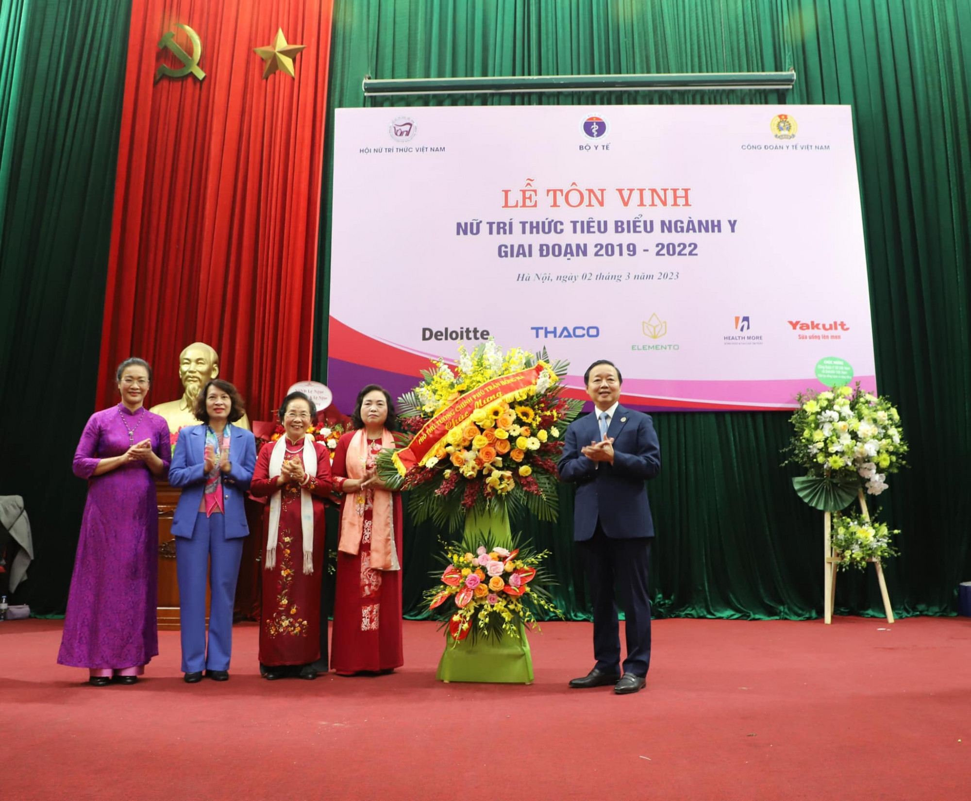 Phó thủ tướng Trần Hồng Hà tham dự lễ tôn vinh nữ trí thức tiêu biểu ngành y giai đoạn 2019 - 2022 - Ảnh: Nguyễn Nhiên