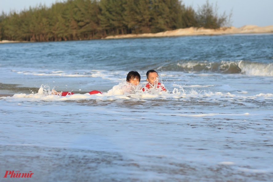 Hồ Tràm ở đâu? Thuộc địa phận Huyện Xuyên Mộc tỉnh Bà Rịa-Vũng Tàu, Hồ Tràm được biết đến là một điểm đến tắm biển, nghỉ dưỡng, dã ngoại rất lý tưởng dành cho du khách mọi độ tuổi.