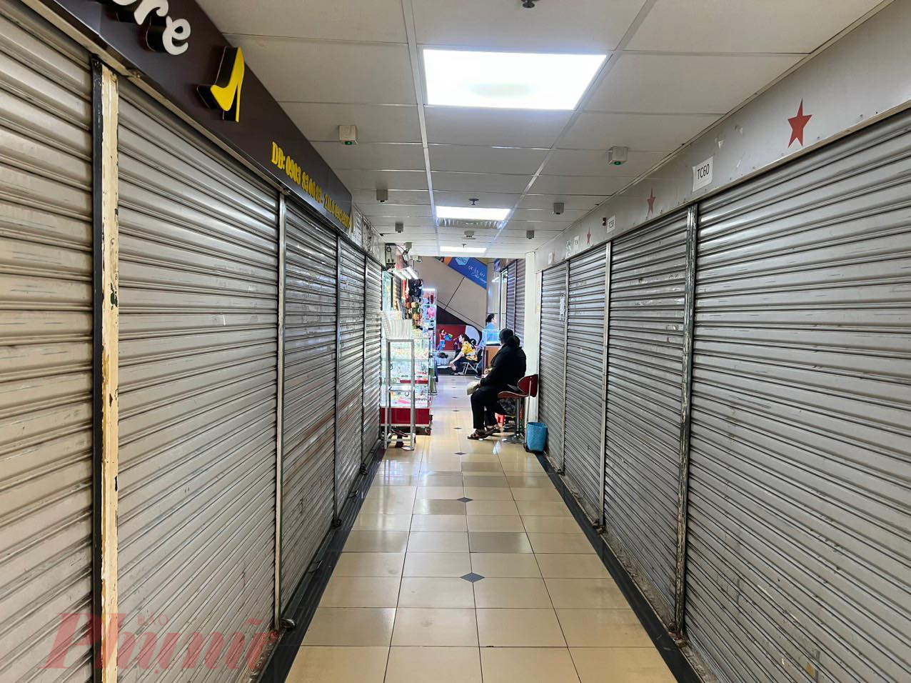 Nhiều gian hàng tại Trung tâm An Đông Plaza đóng cửa vì sức mua yếu - Ảnh: Nguyễn Cẩm