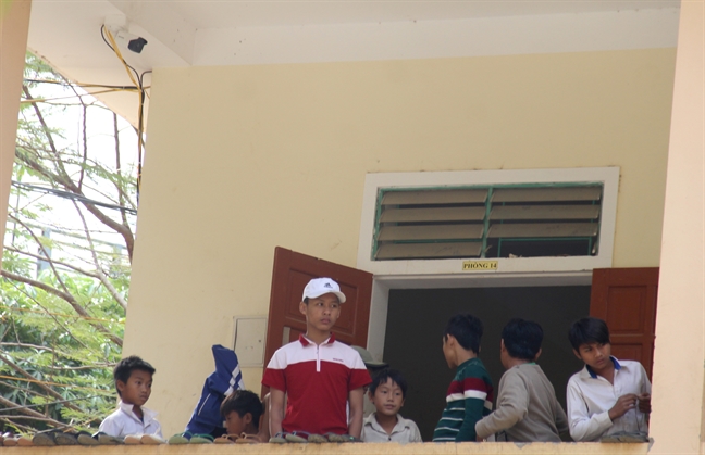 Trường Phổ thông dân tộc bán trú THCS Nậm Tít lắp đặt camera theo dõi ở khu nhà nội trú để giám sát học sinh - Ảnh: Phan Ngọc