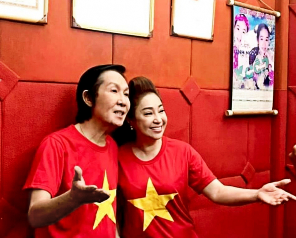 Tuy sức khỏe không ổn định nhưng NSƯT Vũ Linh vẫn tích cực tham gia các chương trình biểu diễn thiện nguyện, những dự án xã hội mà  mới nhất là MV cổ vũ công tác phòng, chống dịch của các nghệ sĩ  sân khấu thành phố - ảnh: Internet