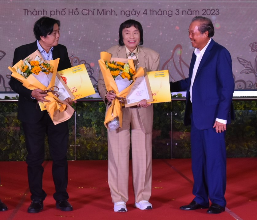 Chương trình Mai vàng tri ân tôn vinh NSND Trọng Hữu và NSND Minh Vương.